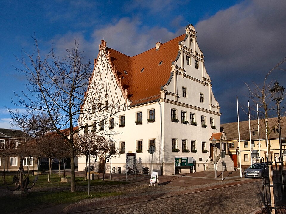 Wintergarten-Fachbetriebe in Aken: Rathaus,town – Foto: M H.DE Wintergarten-Fachbetriebe in Aken: Rathaus,town