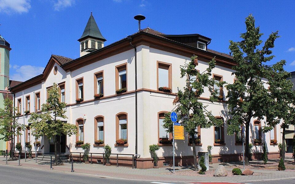 Wintergarten-Fachbetriebe in Altlußheim: Rathaus