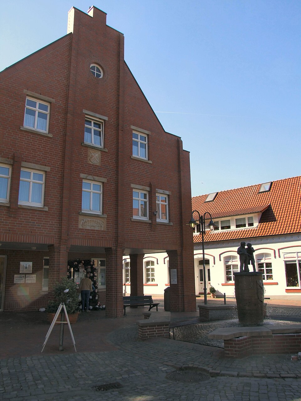 Wintergarten-Fachbetriebe in Ankum: Rathaus – Foto: RoswithaC Wintergarten-Fachbetriebe in Ankum: Rathaus