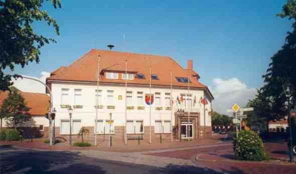 Wintergarten-Fachbetriebe in Apen: Rathaus – Foto: RoswithaC Wintergarten-Fachbetriebe in Apen: Rathaus