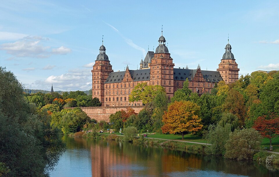 Wintergarten-Fachbetriebe in Aschaffenburg: Aschaffenburger Schloss – Foto: Rainer Lippert → Derivative work: Steffen Schmitz Wintergarten-Fachbetriebe in Aschaffenburg: Aschaffenburger Schloss