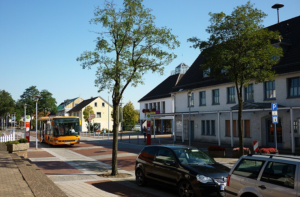 Wintergarten-Fachbetriebe in Augustdorf: Rathaus – Foto: Ub12vow Wintergarten-Fachbetriebe in Augustdorf: Rathaus