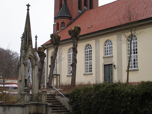 Wintergarten-Fachbetriebe in Bad Fallingbostel: Denkmal – Foto: Wikimedia-Autor Wintergarten-Fachbetriebe in Bad Fallingbostel: Denkmal