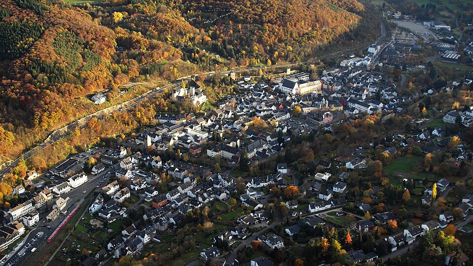 Wintergarten-Fachbetriebe in Bad Münstereifel: Stadtansicht – Foto: Wolkenkratzer Wintergarten-Fachbetriebe in Bad Münstereifel: Stadtansicht