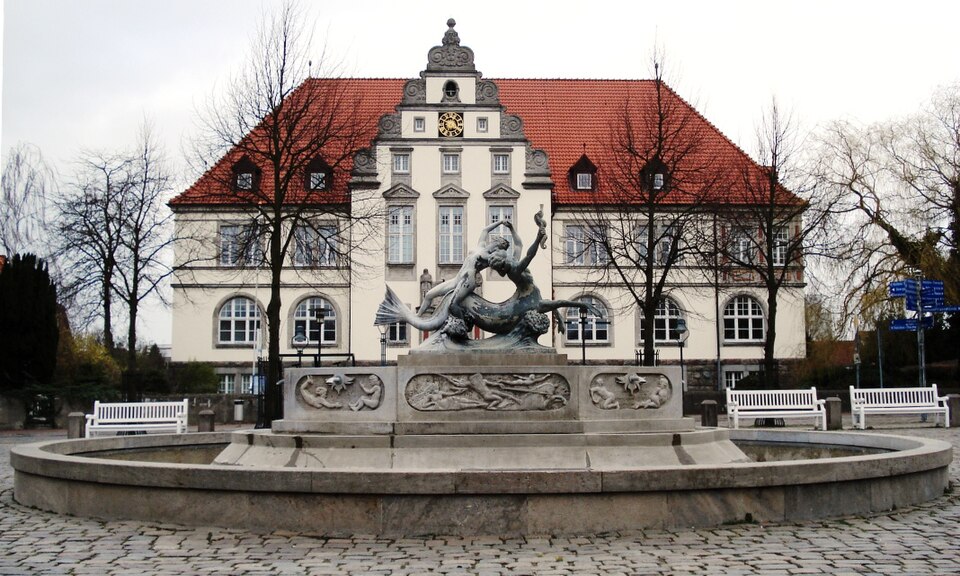 Wintergarten-Fachbetriebe in Bad Schwartau: Bad- Brunnen – Foto: Genet Wintergarten-Fachbetriebe in Bad Schwartau: Bad- Brunnen