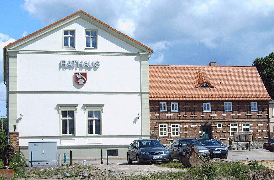 Wintergarten-Fachbetriebe in Barleben: Rathaus – Foto: Olaf2 Wintergarten-Fachbetriebe in Barleben: Rathaus