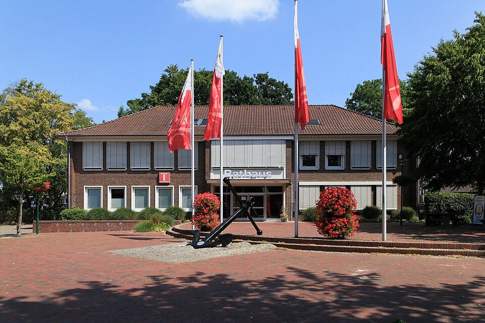 Wintergarten-Fachbetriebe in Barßel: Theodor-Klinker-Platz + Rathaus – Foto: Frank Vincentz Wintergarten-Fachbetriebe in Barßel: Theodor-Klinker-Platz + Rathaus