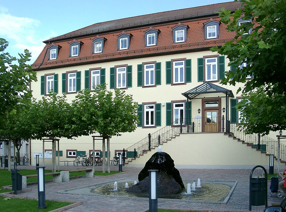Wintergarten-Fachbetriebe in Bickenbach: Rathaus – Foto: Rudolf Stricker Wintergarten-Fachbetriebe in Bickenbach: Rathaus