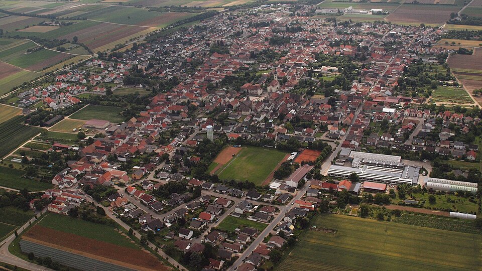 Wintergarten-Fachbetriebe in Böhl-Iggelheim: Stadtansicht – Foto: Wolkenkratzer Wintergarten-Fachbetriebe in Böhl-Iggelheim: Stadtansicht