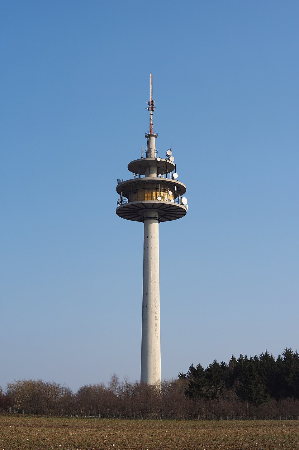 Wintergarten-Fachbetriebe in Böhmenkirch: Fernmeldeturm – Foto: Kreuzschnabel Wintergarten-Fachbetriebe in Böhmenkirch: Fernmeldeturm