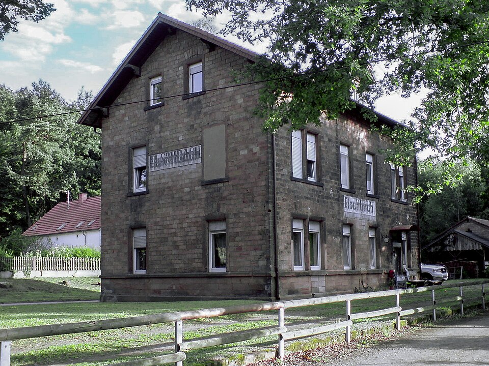 Wintergarten-Fachbetriebe in Bruchmühlbach-Miesau: Bahnhof – Foto: Tara2 Wintergarten-Fachbetriebe in Bruchmühlbach-Miesau: Bahnhof