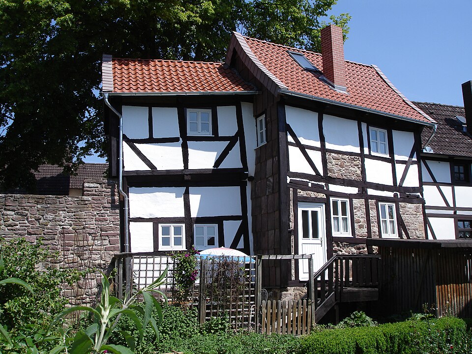 Wintergarten-Fachbetriebe in Dassel: Ehemaliger Turm in der Stadtmauer – Foto: DRagnitz Wintergarten-Fachbetriebe in Dassel: Ehemaliger Turm in der Stadtmauer