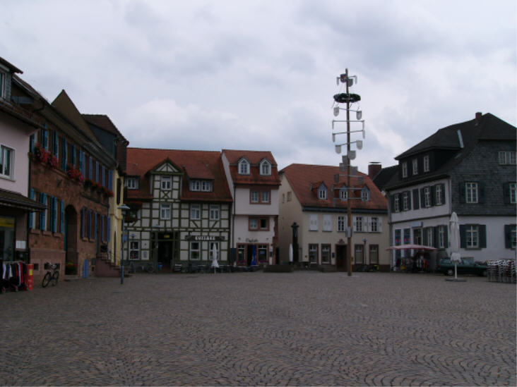 Wintergarten-Fachbetriebe in Dieburg: Marktplatz – Foto: Wikimedia-Autor Wintergarten-Fachbetriebe in Dieburg: Marktplatz