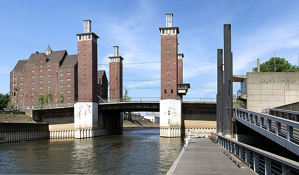 Wintergarten-Fachbetriebe in Duisburg: Schwanentorbrücke – Foto: Raimond Spekking Wintergarten-Fachbetriebe in Duisburg: Schwanentorbrücke
