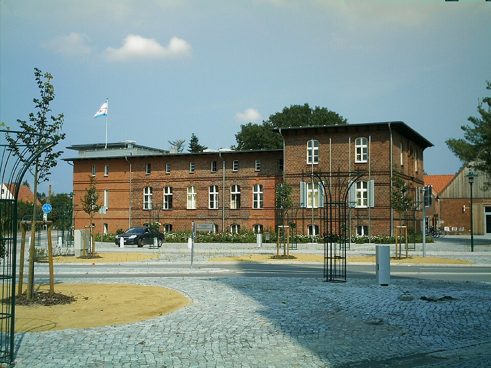 Wintergarten-Fachbetriebe in Eggesin: Rosengarten und Rathaus