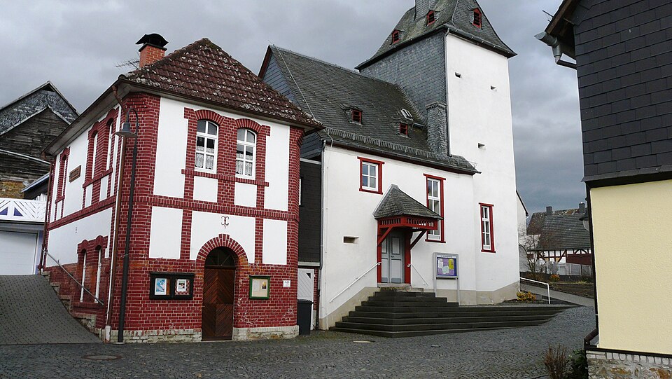 Wintergarten-Fachbetriebe in Ehringshausen: Backhaus und Kirche – Foto: Philipp Trümper Wintergarten-Fachbetriebe in Ehringshausen: Backhaus und Kirche