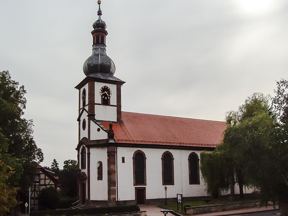 Wintergarten-Fachbetriebe in Eiterfeld: Katholische St.-Georgs-Kirche – Foto: Marrrci Wintergarten-Fachbetriebe in Eiterfeld: Katholische St.-Georgs-Kirche
