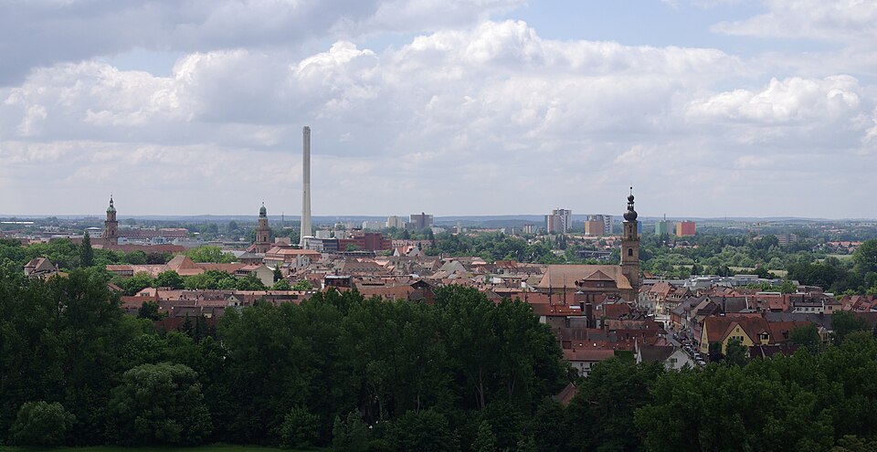 Wintergarten-Fachbetriebe in Erlangen: Blick vom Burgberg auf die Innenstadt – Foto: Janericloebe Wintergarten-Fachbetriebe in Erlangen: Blick vom Burgberg auf die Innenstadt