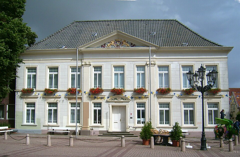 Wintergarten-Fachbetriebe in Esens: Rathaus
