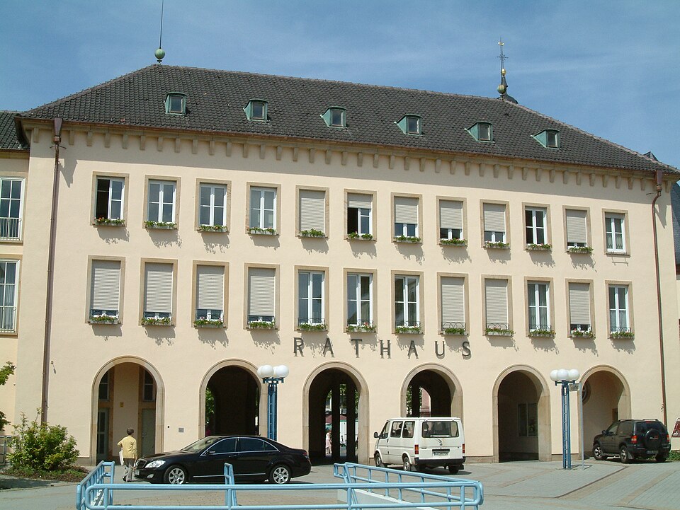 Wintergarten-Fachbetriebe in Frankenthal (Pfalz): Stadtansicht – Foto: Mundartpoet at German Wikipedia Wintergarten-Fachbetriebe in Frankenthal (Pfalz): Stadtansicht