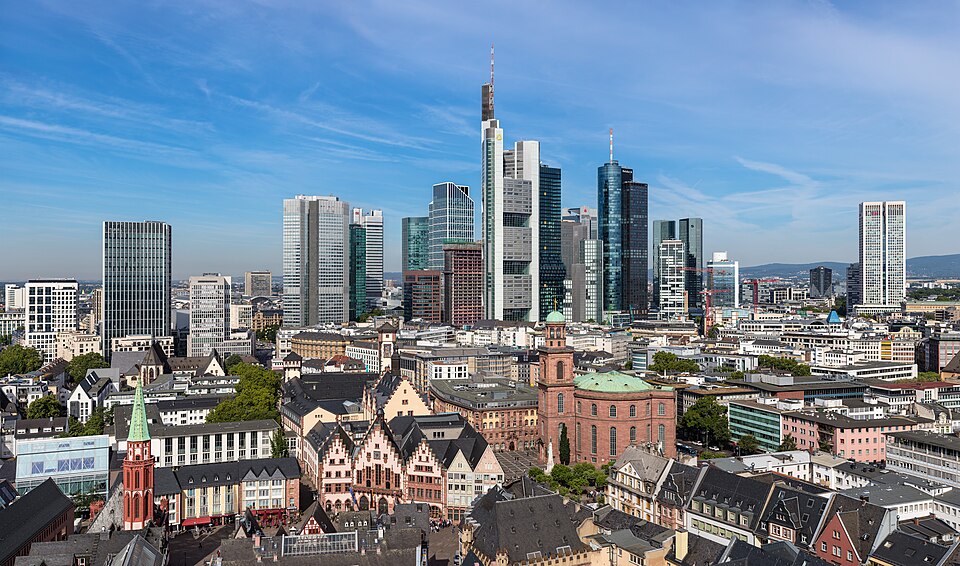 Wintergarten-Fachbetriebe in Frankfurt am Main: Frankfurter Altstadt mit Skyline – Foto: Thomas Wolf Wintergarten-Fachbetriebe in Frankfurt am Main: Frankfurter Altstadt mit Skyline