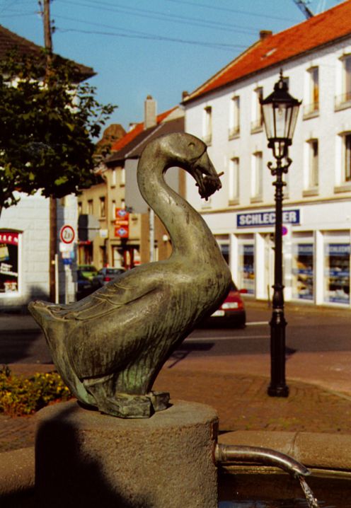 Wintergarten-Fachbetriebe in Gangelt: Gänsebrunnen – Foto: Karl-Heinz Hamacher Wintergarten-Fachbetriebe in Gangelt: Gänsebrunnen