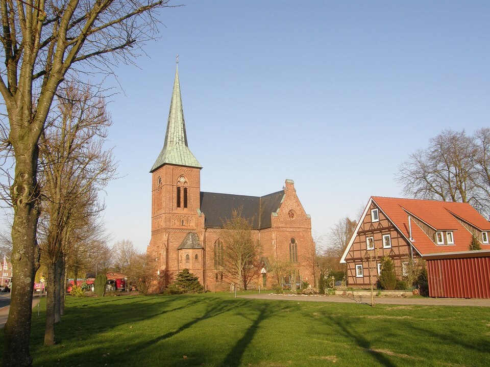 Wintergarten-Fachbetriebe in Gnarrenburg: Kuhstedt Erlöserkirche – Foto: Ra Boe Wintergarten-Fachbetriebe in Gnarrenburg: Kuhstedt Erlöserkirche