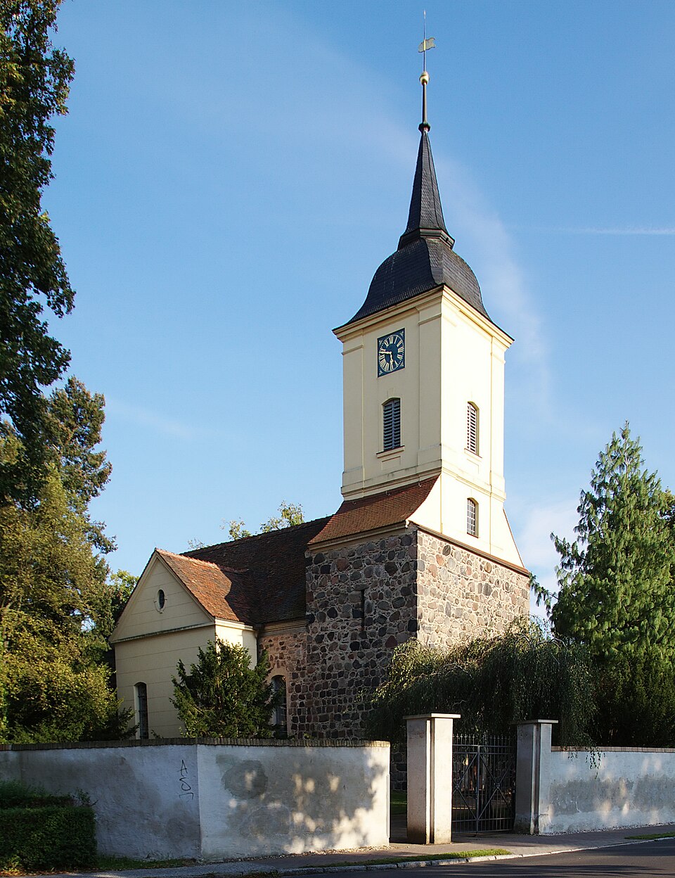 Wintergarten-Fachbetriebe in Groß Kreutz: GrK KircheK – Foto: Erdmann99 Wintergarten-Fachbetriebe in Groß Kreutz: GrK KircheK