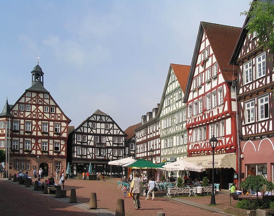Wintergarten-Fachbetriebe in Grünberg: Markt – Foto: Dirk Ingo Franke Wintergarten-Fachbetriebe in Grünberg: Markt
