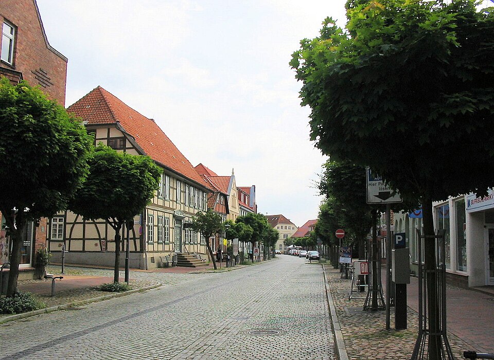 Wintergarten-Fachbetriebe in Hagenow: Lange Straße – Foto: Niteshift Wintergarten-Fachbetriebe in Hagenow: Lange Straße