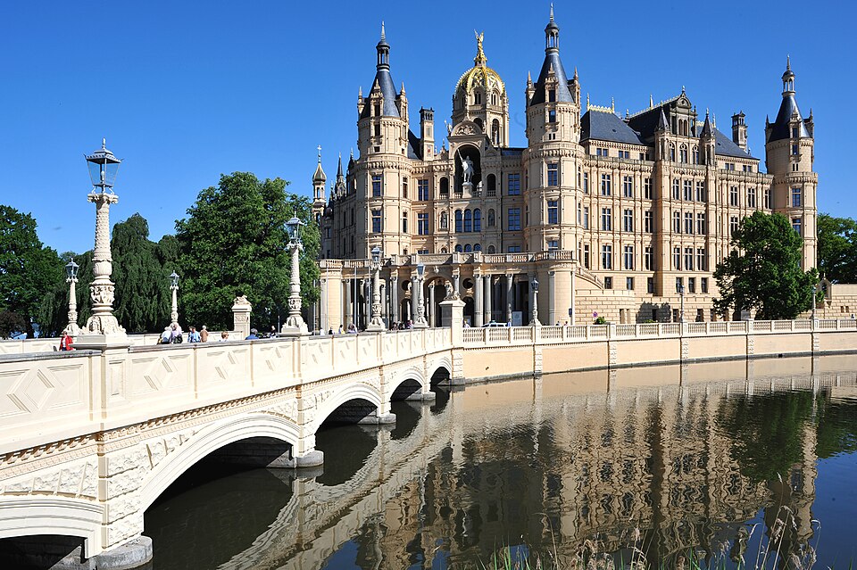 Wintergarten-Fachbetriebe in Halle: Schlossbruecke – Foto: Хрюша Wintergarten-Fachbetriebe in Halle: Schlossbruecke