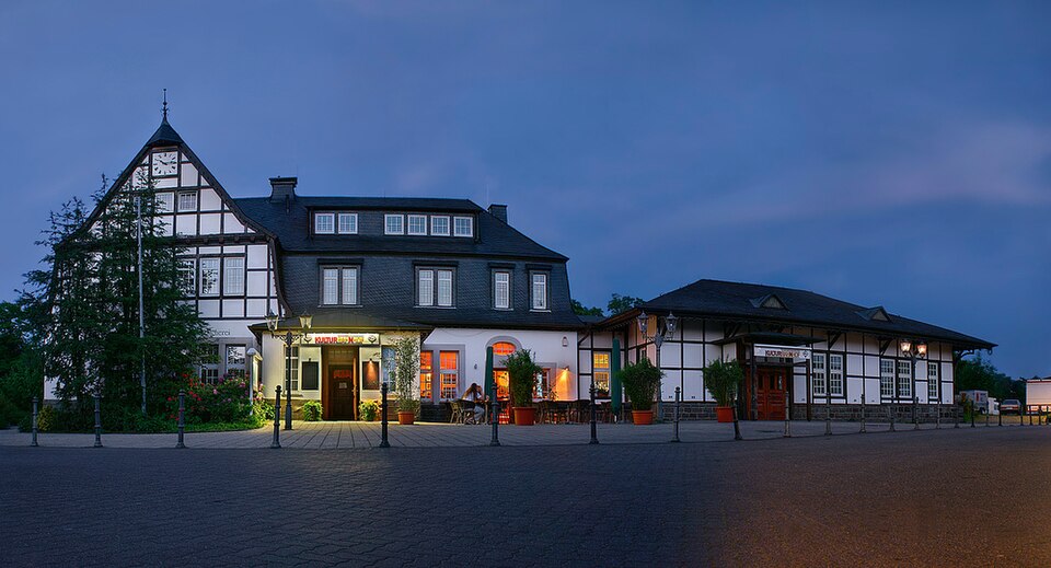 Wintergarten-Fachbetriebe in Halver: Kulturbahnhof – Foto: Lothar Borchert Wintergarten-Fachbetriebe in Halver: Kulturbahnhof