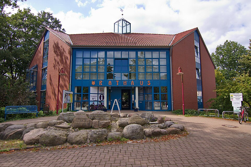 Wintergarten-Fachbetriebe in Hermannsburg: Rathaus – Foto: losch Wintergarten-Fachbetriebe in Hermannsburg: Rathaus