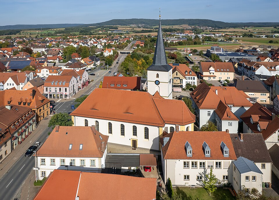 Wintergarten-Fachbetriebe in Hirschaid: Kirche Luftbild – Foto: Ermell Wintergarten-Fachbetriebe in Hirschaid: Kirche Luftbild