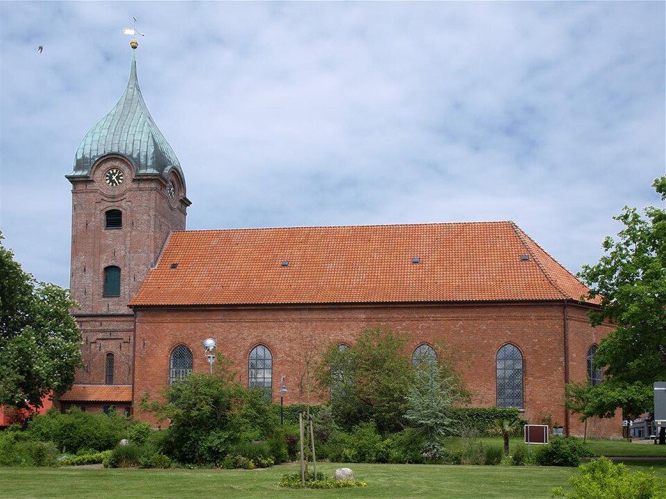 Wintergarten-Fachbetriebe in Hohenwestedt: Kirche – Foto: Uwe Barghaan Wintergarten-Fachbetriebe in Hohenwestedt: Kirche