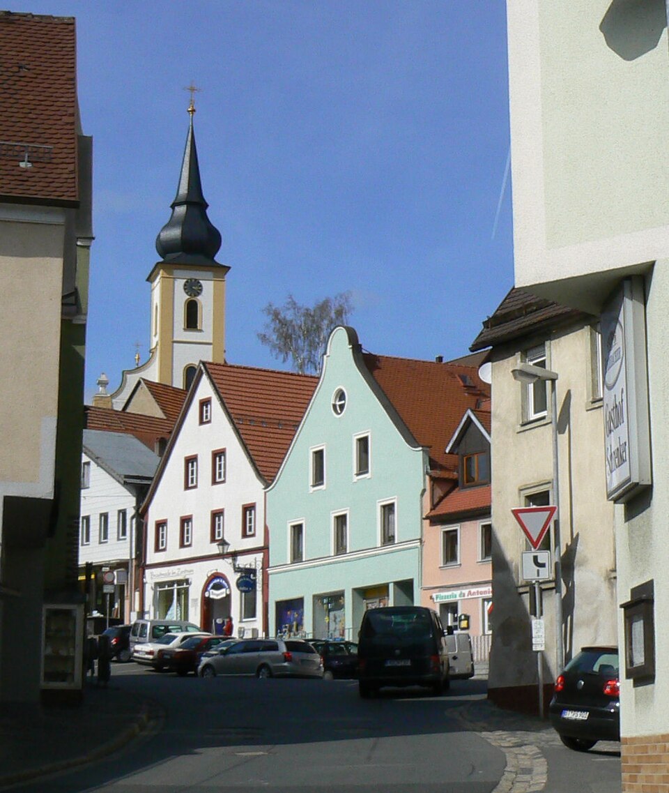 Wintergarten-Fachbetriebe in Hollfeld: Stadtmitte – Foto: Immanuel Giel 10:10, 4 June 2007 Wintergarten-Fachbetriebe in Hollfeld: Stadtmitte