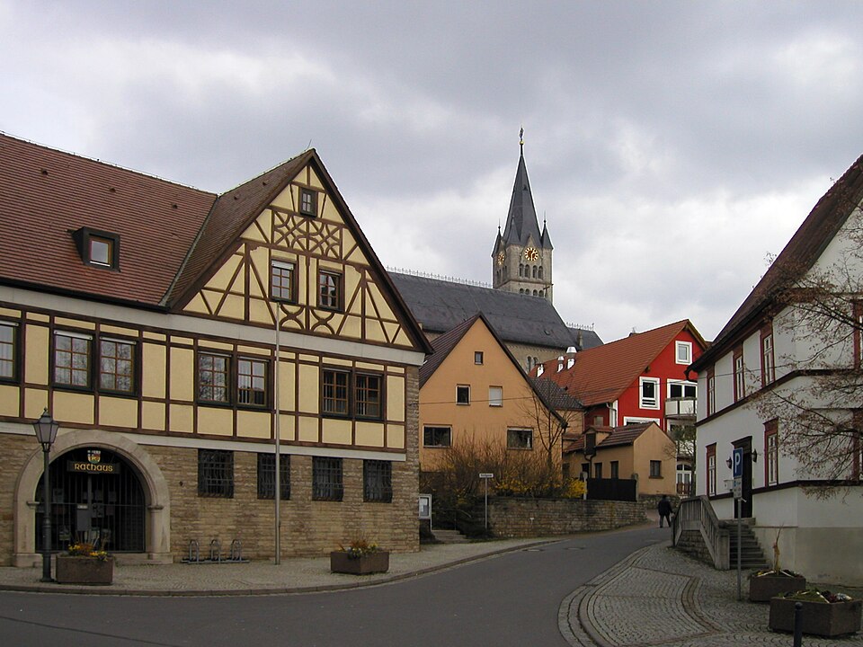 Wintergarten-Fachbetriebe in Igersheim: Rathaus und katholische Kirche – Foto: Schorle Wintergarten-Fachbetriebe in Igersheim: Rathaus und katholische Kirche