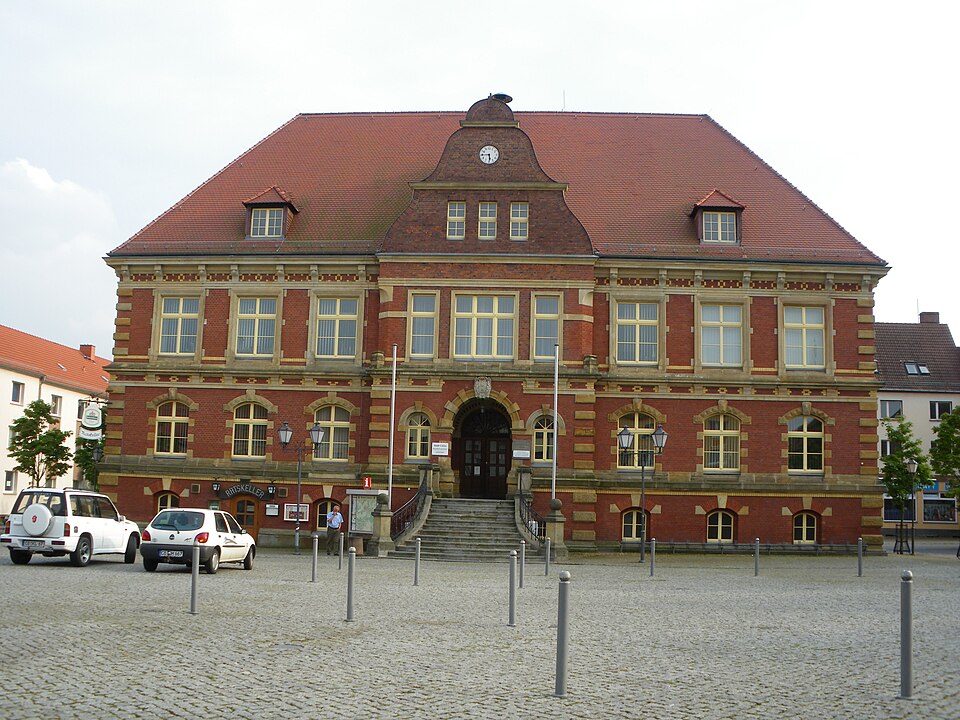 Wintergarten-Fachbetriebe in Kalawa: Calau Rathaus