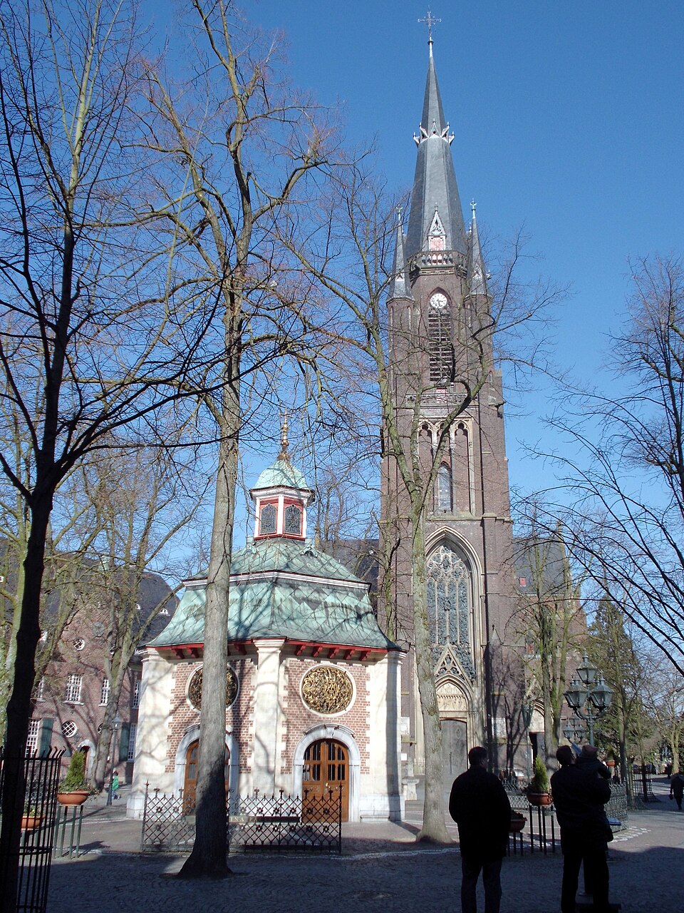Wintergarten-Fachbetriebe in Kevelaer: Basilika, Gnadenkapelle – Foto: Pkw98 Wintergarten-Fachbetriebe in Kevelaer: Basilika, Gnadenkapelle