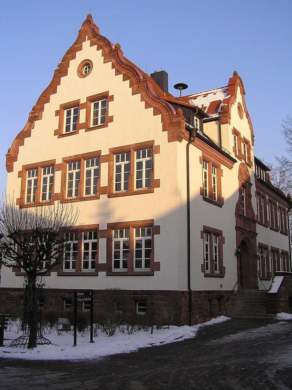 Wintergarten-Fachbetriebe in Kleinwallstadt: Rathaus – Foto: Tilman AB Wintergarten-Fachbetriebe in Kleinwallstadt: Rathaus