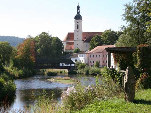 Wintergarten-Fachbetriebe in Kötzting: Bad, Blick auf Regenbrücke und Stadtpfarrkirche – Foto: Samuel2005 Wintergarten-Fachbetriebe in Kötzting: Bad, Blick auf Regenbrücke und Stadtpfarrkirche