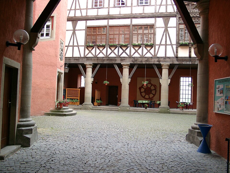 Wintergarten-Fachbetriebe in Künzelsau: Residenzschloss Innenhof – Foto: Rudolf Stricker Wintergarten-Fachbetriebe in Künzelsau: Residenzschloss Innenhof
