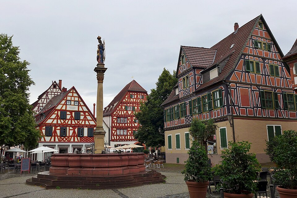 Wintergarten-Fachbetriebe in Ladenburg: Marktplatz – Foto: Bahnfrend Wintergarten-Fachbetriebe in Ladenburg: Marktplatz