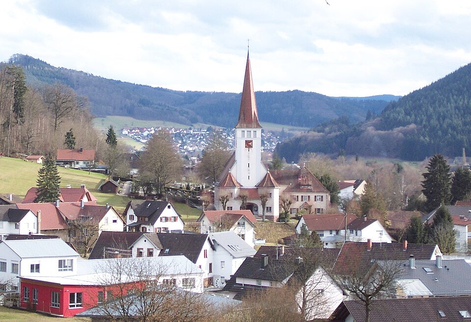 Wintergarten-Fachbetriebe in Lahr/Schwarzwald: Kuhbach b. Lahr, Ortsansicht mit Pfarrkirche – Foto: R.Denzer Wintergarten-Fachbetriebe in Lahr/Schwarzwald: Kuhbach b. Lahr, Ortsansicht mit Pfarrkirche