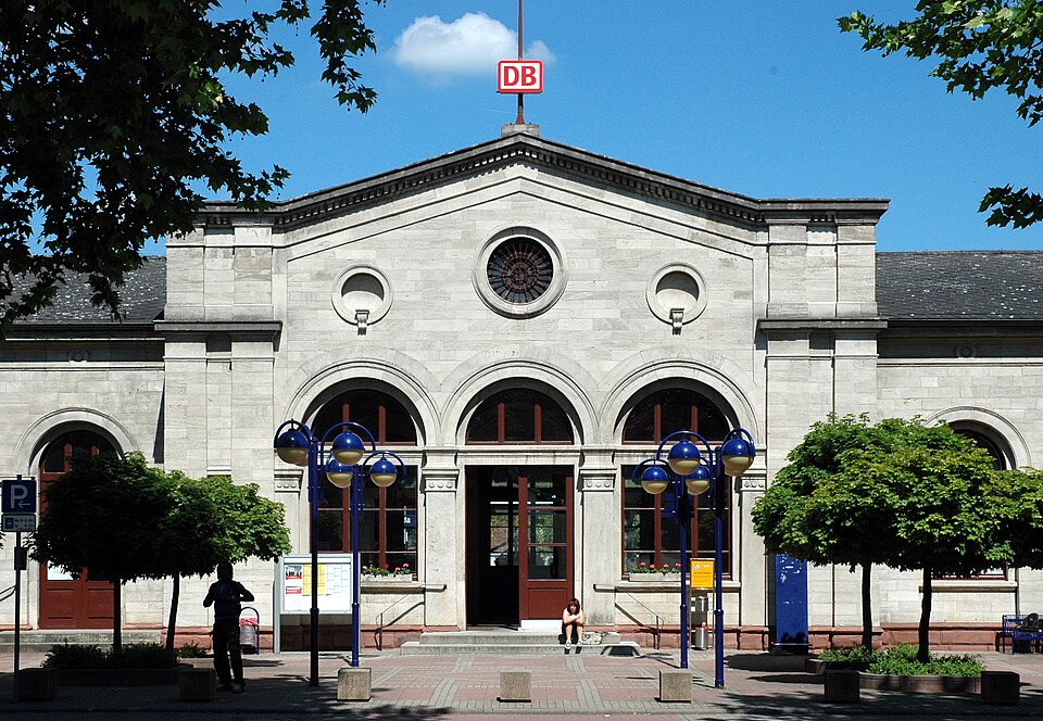 Wintergarten-Fachbetriebe in Lauda-Königshofen: Bahnhof – Foto: K. Jähne Wintergarten-Fachbetriebe in Lauda-Königshofen: Bahnhof