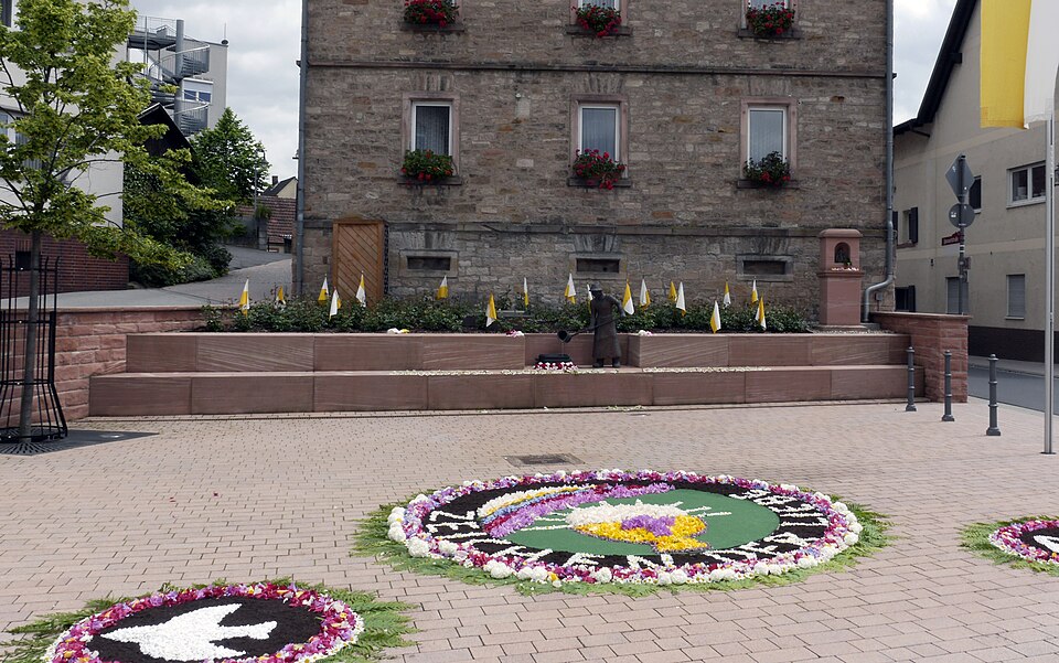 Wintergarten-Fachbetriebe in Laufach: Lindenplatz – Foto: hwhlaufach Wintergarten-Fachbetriebe in Laufach: Lindenplatz