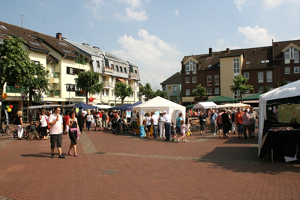 Wintergarten-Fachbetriebe in Leichlingen (Rheinland): Entenrennen, Marktplatz – Foto: Frank Vincentz Wintergarten-Fachbetriebe in Leichlingen (Rheinland): Entenrennen, Marktplatz
