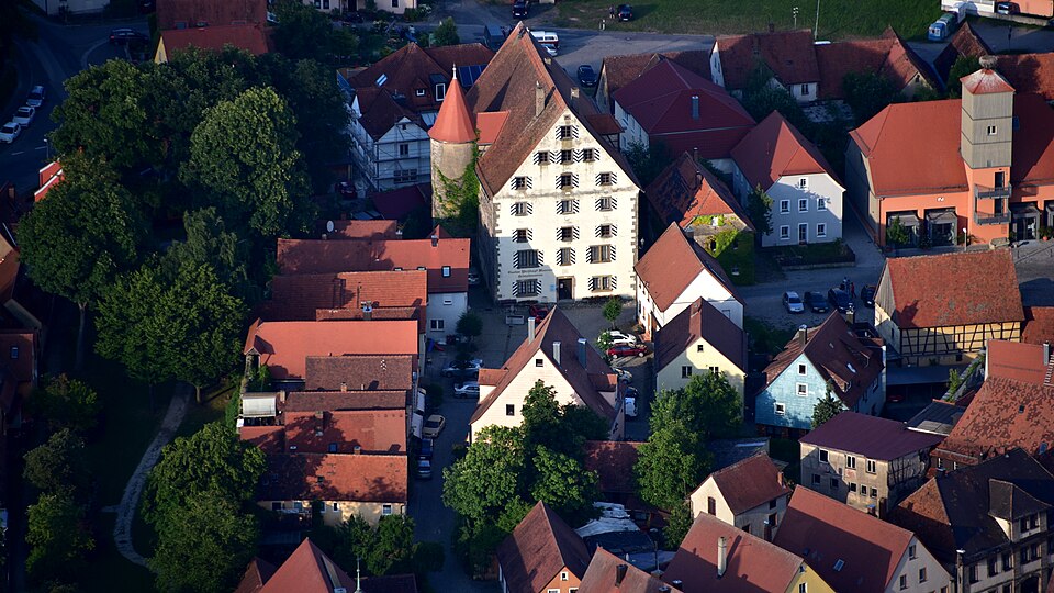 Wintergarten-Fachbetriebe in Leutershausen: Ehemaliges markgräfliches Stadtschloss – Foto: Wolkenkratzer Wintergarten-Fachbetriebe in Leutershausen: Ehemaliges markgräfliches Stadtschloss