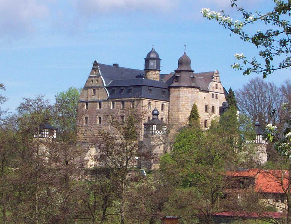 Wintergarten-Fachbetriebe in Mainleus: Stadtansicht – Foto: Weissenstein at de.wikipedia Wintergarten-Fachbetriebe in Mainleus: Stadtansicht
