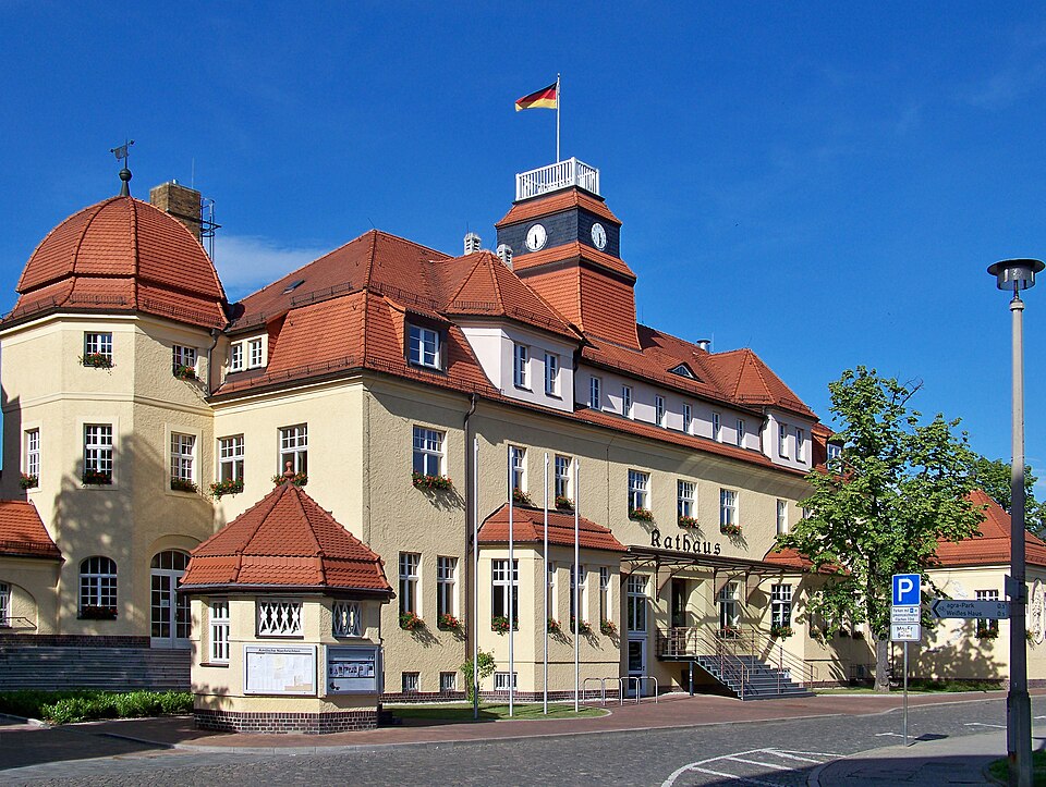 Wintergarten-Fachbetriebe in Markkleeberg: Rathaus – Foto: Joeb07 Wintergarten-Fachbetriebe in Markkleeberg: Rathaus